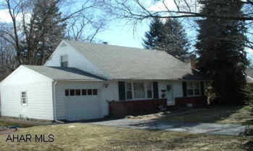 ONE STORY LIVING. CAPE COD WITH HARDWOOD FLOORS IN MANSION PARK AREA. NOT IN FLOOD ZONE.