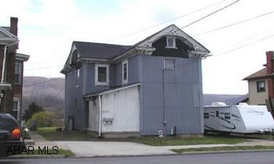 2 1/2 story, 4 bedroom home with hardwood floors. Oil FHA heat. 2 1/2 story, 4 bedroom home with hardwood floors. Oil FHA heat.