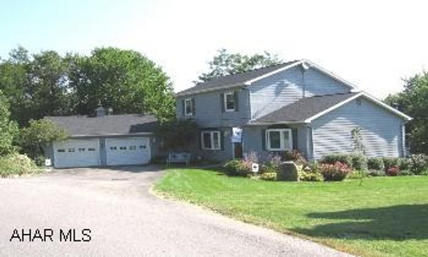 FAMILY HOME ON CORNER LOT IN HOLLIDAY HEIGHTS SECTION OF PENN FARMS. BEAUTIFUL SUNROOM OFF EAT-IN KITCHEN. LOWER ELVEL FAMILYROOM WITH FIREPLACE.