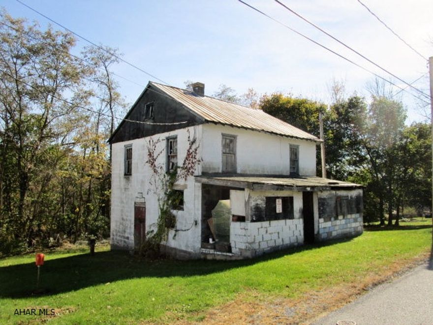 Large lot consisting of .44 acre in the Everett Borough. Old concrete block house and two old mobile homes currently on site that are inhabitable. This would make a nice single family building lot. Well & public sewer on site already.