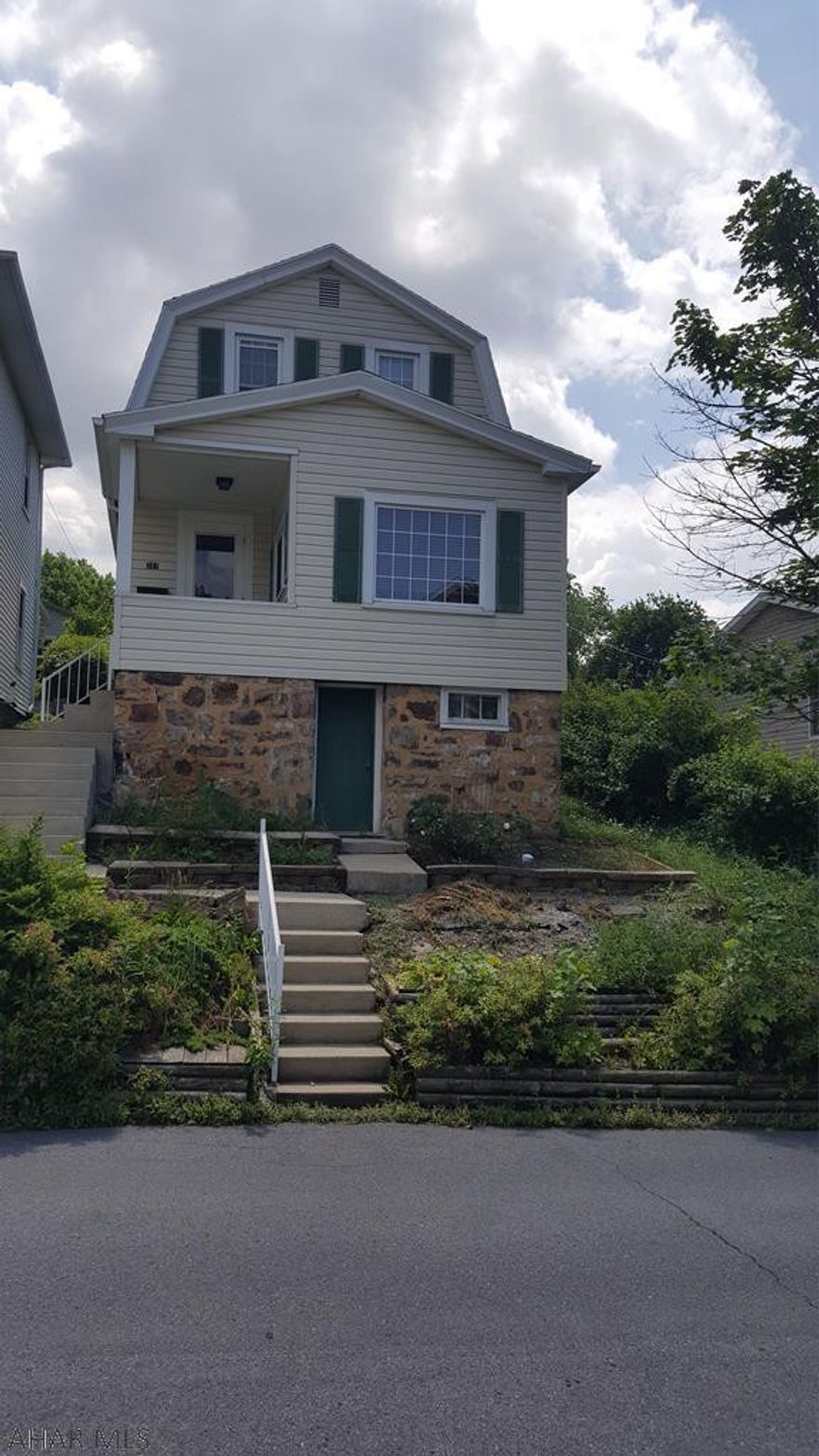 This is a great first time home or perfect for downsizing. Its such a sweet house. Beautiful kitchen with all appliances. Covered back porch and Gazebo to sit out and enjoy the peaceful summer nights. Off street covered parking for your conveince. .You really need to see this one to appreciate everything it has to offer. House is being sold "AS IS WHERE IS"