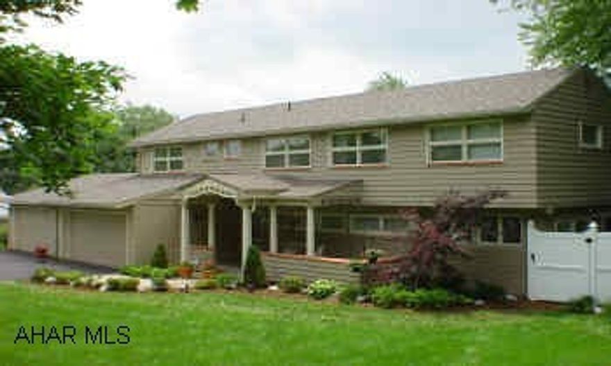 FABULOUS CONTEMPORARY HOME IN SYLVAN HILLS. PERFECT THROUGHOUT- JUST MOVE IN AND ENJOY! LARGE GREAT ROOM W/ VAULTED CEILINGS, POSH KITCHEN W/ SWANSTONE COUNTERS & BREAKFAST BAR. 16'x32' HEATED IN-GROUND, HEATED POOL W/ PATIO & DECK. 3 CAR GARAGE, GHW C/A. FABULOUS CONTEMPORARY HOME IN SYLVAN HILLS. PERFECT THROUGHOUT- JUST MOVE IN AND ENJOY! LARGE GREAT ROOM W/ VAULTED CEILINGS, POSH KITCHEN W/ SWANSTONE COUNTERS & BREAKFAST BAR. 16'x32' HEATED  IN-GROUND POOL W/ PATIO & DECK. 3 CAR GARAGE, GHW PLUS C/A, FIRE & SECURITY SYSTEM.