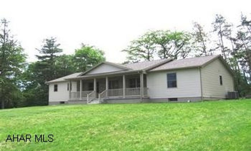 NEW CONSTRUCTION RANCH HOME ON 1.22 ACRES. 3 BR, 2 3/4 BATH WITH CENTRAL AIR, CENTRAL VAC, TWO CAR GARAGE. PRIVATE SETTING MUST SEE. NEW CONSTRUCTION RANCH HOME ON 1.22 ACRES. 3 BR, 2 3/4 BATH WITH CENTRAL AIR, CENTRAL VAC, TWO CAR GARAGE. PRIVATE SETTING MUST SEE.