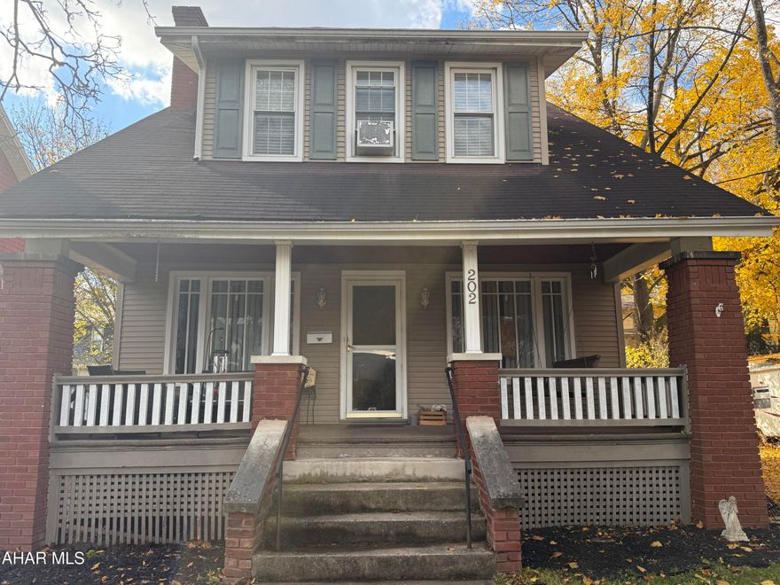 Very nice well maintained 3 bedroom home with a fireplace and hardwood floor in the living room.  Don't let this one pass you buy won't last long.