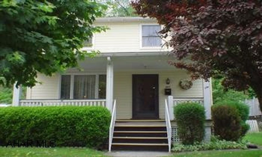 Toy Town area. Nice, well-maintained 3 bedroom home. Cozy covered deck with a wood view. Additional 50x105 lot (1.12-32 35) included. Possible delayed possession - seller moving to Greystone Manor. Toy Town area. Nice, well-maintained 3 bedroom home. Cozy covered deck with a wood view. Additional 50x105 lot (1.12-32 35) included. Possible delayed possession - seller moving to Greystone Manor.