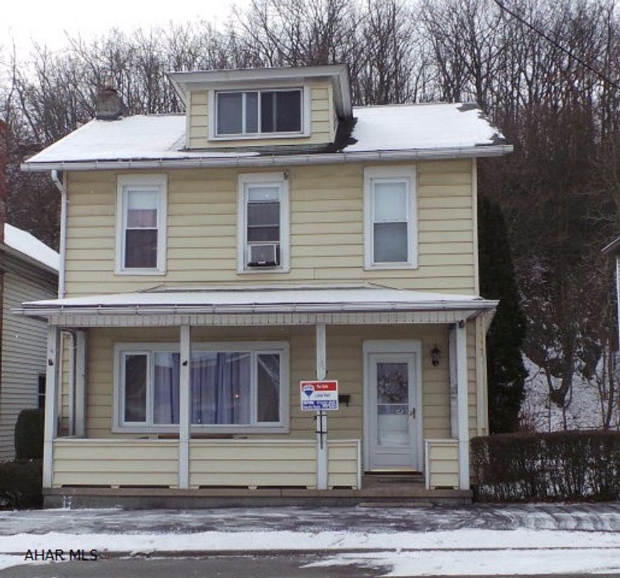 Enjoy your morning coffee in the private beautiful landscaped yard overlooking the creek. New furnace in Sept. 2015, Lg open Living Room + Dining Area. Nice covered patio and Fenced yard. Great starter home.