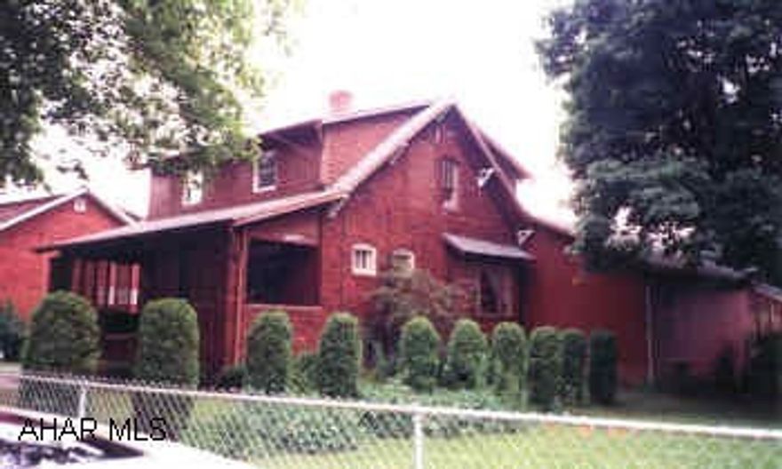 1ST FLOOR FAMILYROOM WITH CATHEDRAL CEILING. FIREPLACE IS JUST A DECORATION. ROOM ON FIRST FLOOR FOR FULL BATH.  MUD ROOM. SALE CONTINGENT UPON SELLER FINDING HOUSING.