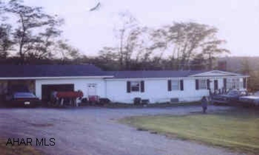 1.85 ACRES, 3 BEDROOM, 1 1/2 BATH HOME WITH 3-CAR GARAGE. GOOD HUNTING AREA! 1.85 ACRES, 3 BEDROOM, 1 1/2 BATH HOME WITH 3-CAR GARAGE. GOOD HUNTING AREA!