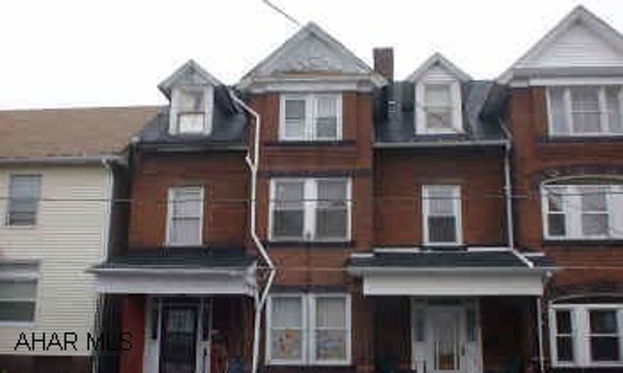 GREAT INVESTMENT PROPERTY, FULLY RENTED. TENANT OCCUPIED, CALL OFFICE FOR APPT. REMODELED DUPLEX. UNIT 1, 1 BEDROOM $338 PER MO. UNIT 2, 3 BEDROOM $375 PER MO.