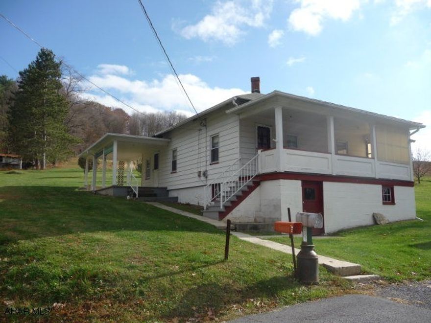 Well kept 1-story home on quiet street. 3BR/1BA, eat-in kitchen, all on 0.62 acres. Covered front and side porches to sit on and relax. Great buy @$53,900.