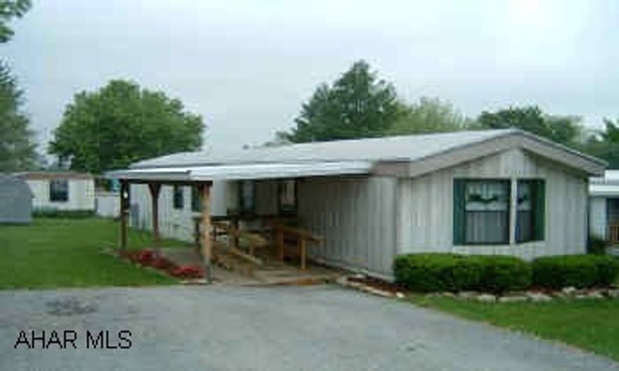 14' x 70' SINGLEWIIDE MOBILE HOME  1989 DeRose.  3BR, 1BA.  Includes all appliances. New carpeting. Some furnishings are negotiable. 2 car parking .Well maintained. 14' x 70' SINGLEWIDE MOBILE HOME.  1989 DeRose.  3BR, 1BA.  All appliances included.  New carpeting. Well maintained.  Some furnishings are negotiable. Removable handicapped ramp in place at front porch. 2 car off street parking.