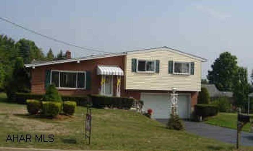 Attractive Tri-level -3BR,1.5 BA, LR w/vaulted ceiling, Formal DR, E- in-kitchen,Laundry off 2/car gar,Hdwd floors throughout, Central Air, Newer roof, Interior just painted, large level lot in Sylvan Hills. Delayed Settlement needed, $149,900. Attractive Tri-level -3BR,1.5 BA, LR w/vaulted ceiling, Formal DR, E- in-kitchen,Laundry off 2/car gar,Hdwd floors throughout, Central Air, Newer roof, Interior just painted, large level lot in Sylvan Hills. Delayed Settlement needed, $149,900. Call Janet Burley 942-3112