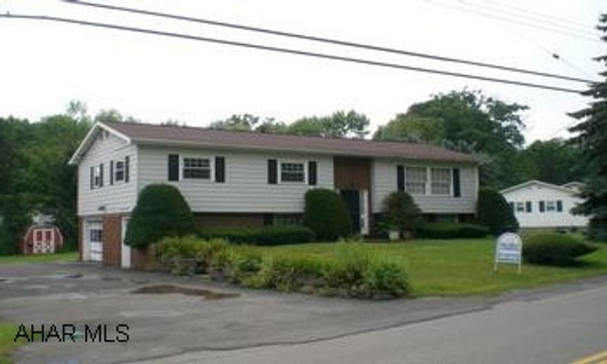 Move in condition Home. Newer roof, new carpet and freshly painted. Nice eat-in kitchen with rear sunroom. Possible 4th bedroom lower level. Family Room also. Call Matt Stultz 329-2132. "SELLER WILL LOOK AT ALL OFFERS"