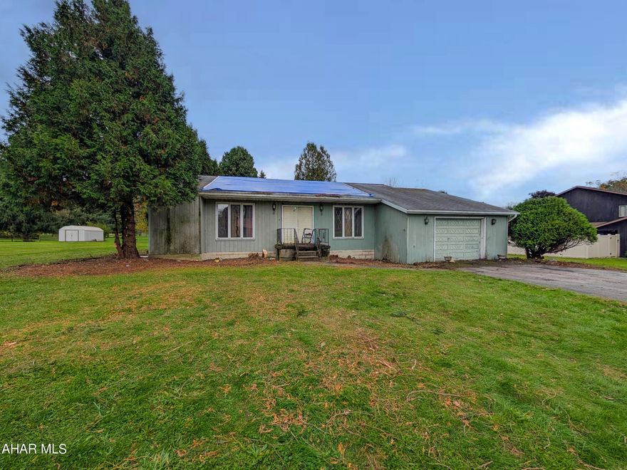 Property is in very poor condition and showings will not be allowed.