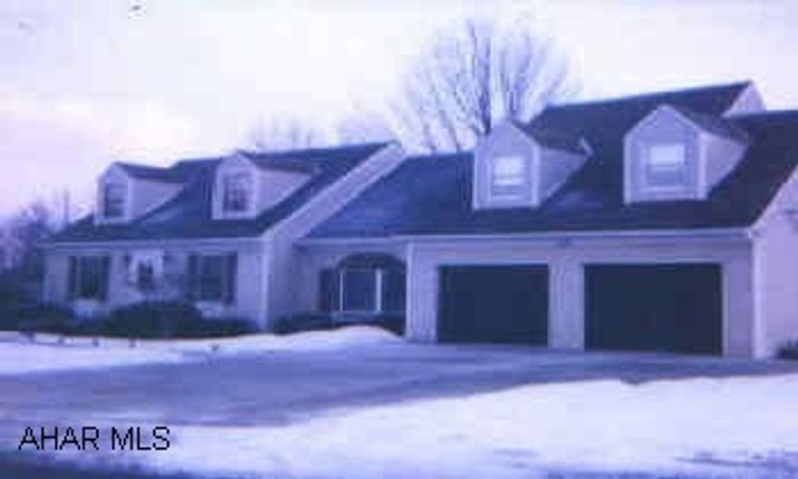 Great house in lovely neighborhood. Oak Kitchen, first flr. laundry. Move-in condition.