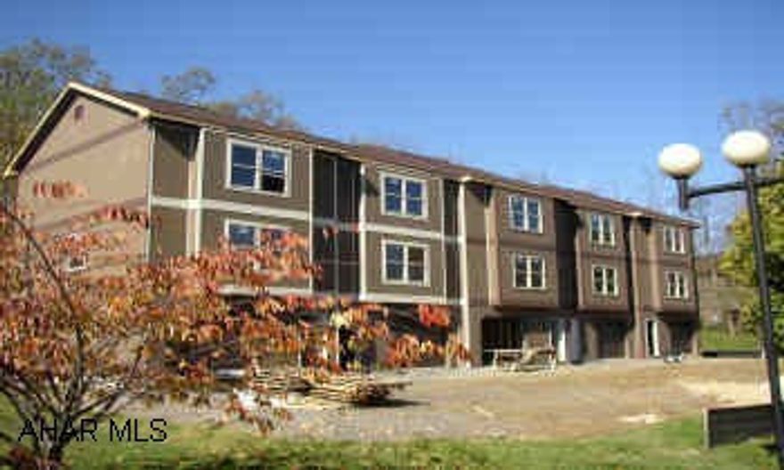 BUY NOW AND PICK COLORS TO SPECIALIZE YOUR TOWNHOUSE. FIREPLACE IN LIVING ROOM, SECOND FLOOR LAUNDRY. FIREWALL BETWEEN UNITS. SECURITY AND FIRE ALARM.