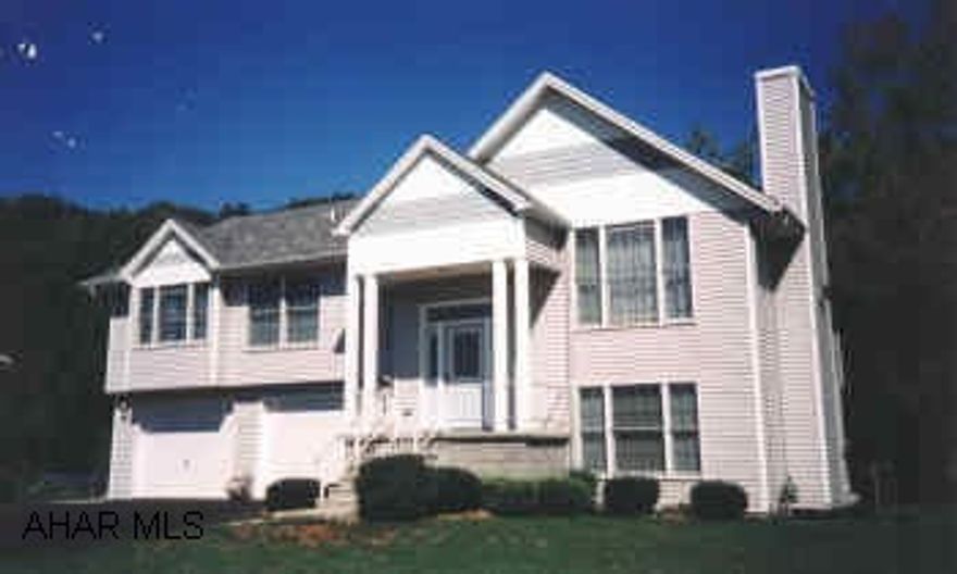 LIKE NEW, VAULTED CEILINGS, 2.5 BATHS AND 3 BEDROOMS, INCLUDES FAMILY ROOM AND SAUNA.  DECK OVERLOOKS SOOTHING CREEK.  STORAGE BELOW DECK.  BEAUTIFUL OAK KITCHEN.  FLOOD INSURANCE IS NOT REQUIRED.