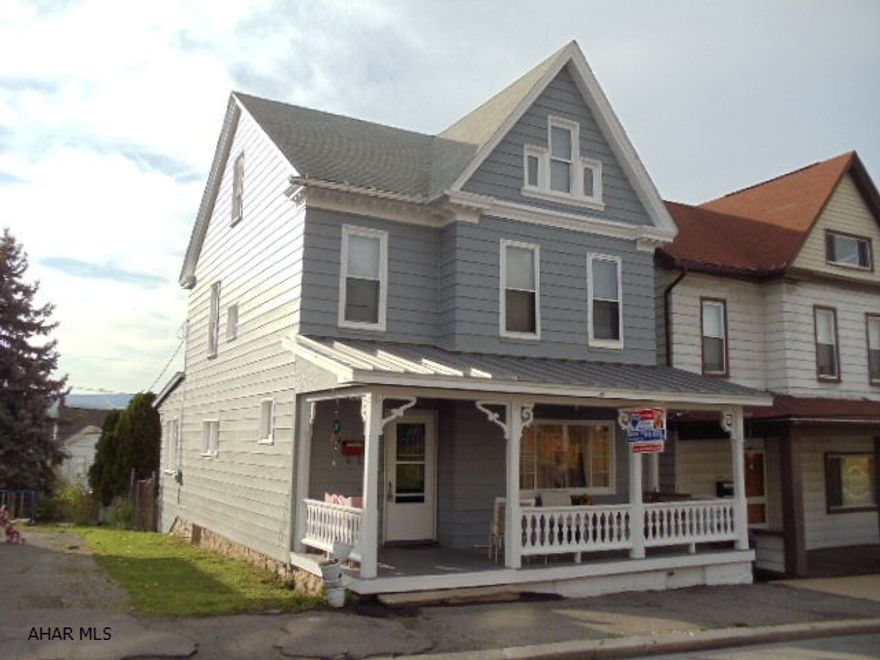 Nice 3 bedroom home with eat-in kitchen, formal dining room, den, & mud room.  Finished attic (no heat).  J-123