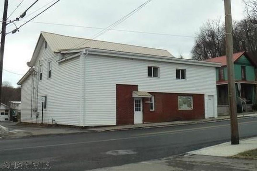 3 unit building in Hyndman Borough.