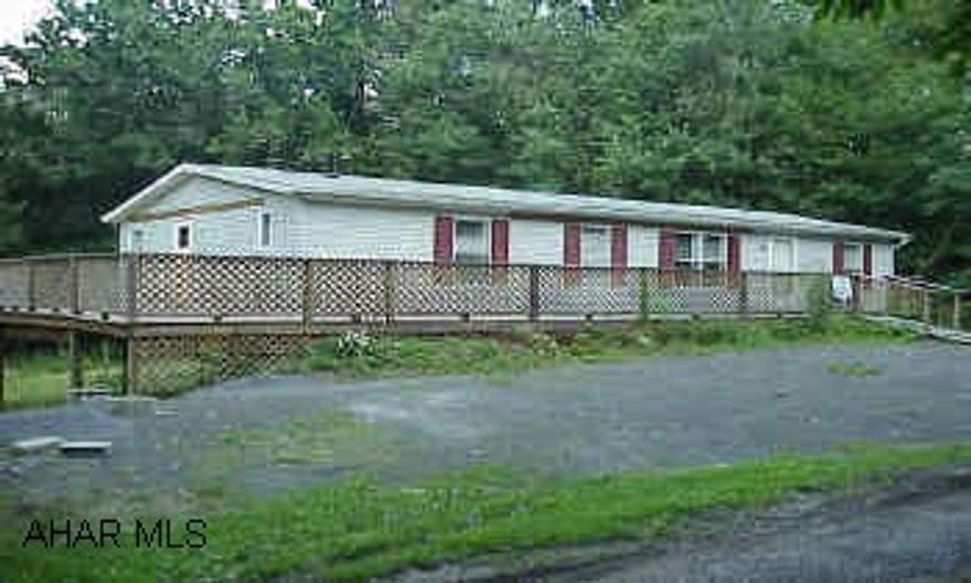 27 x 52 - 1996 Skyline doublewide on foundation - Nice Floor Plan - Very Private - Basement bath is not hooked up.  NO LEGAL RIGHT OF WAY TO PROPERTY. 27 x 52 - 1996 Skyline doublewide on foundation - Nice Floor Plan - Very Private - Basement bath is not hooked up.  NO LEGAL RIGHT OF WAY TO PROPERTY.