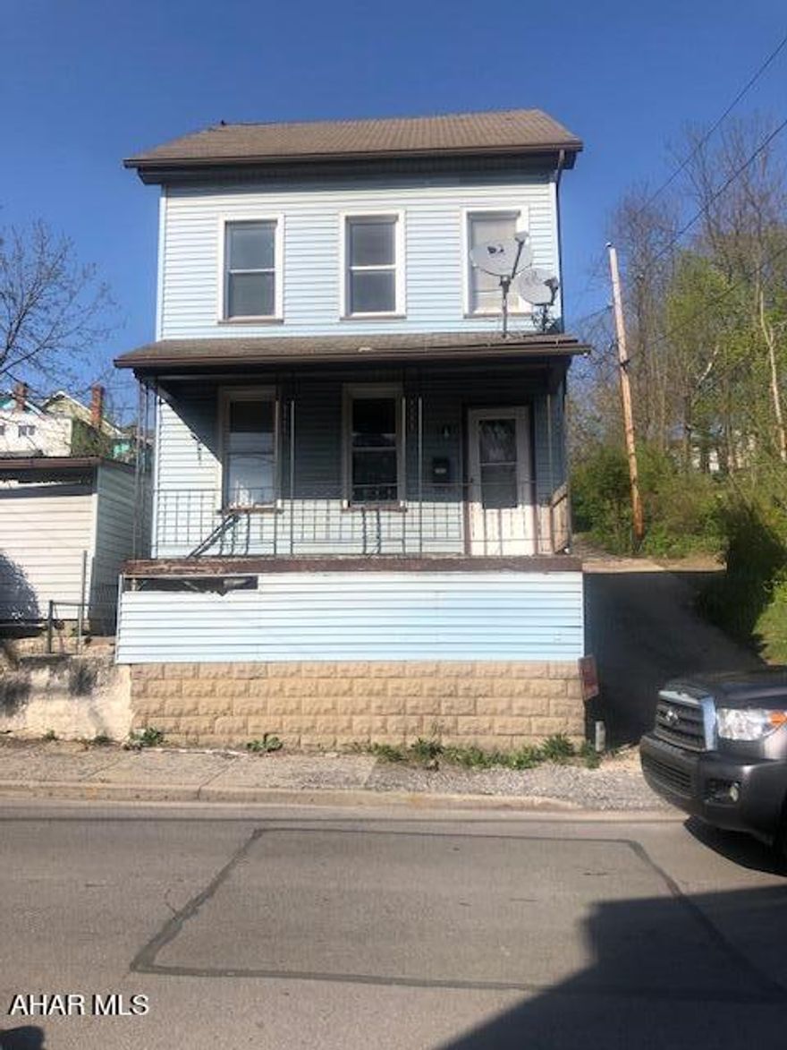 SINGLE FAMILY HOME, BEING SOLD AS IS.
SELLER WILL MAKE NO REPAIRS.