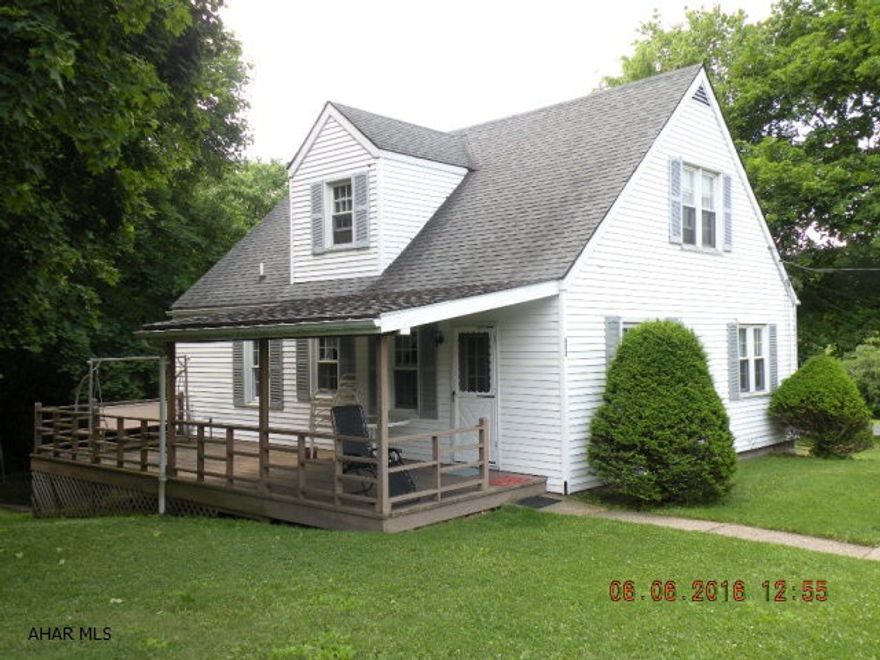 Nice 1 1/2 story house  on corner lot. Master BR & bath on the main floor, also laundry is on the main floor. Great Yard!