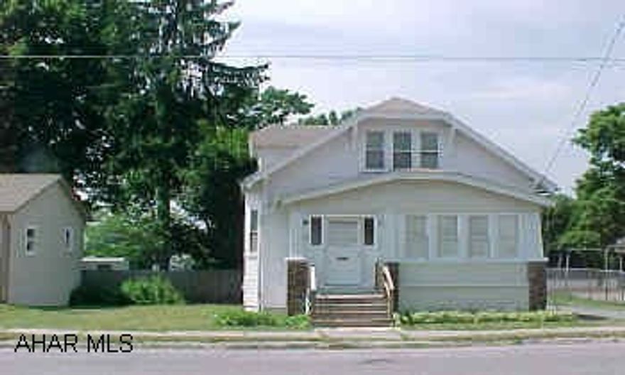 A very charming home that is much larger than it appears.  Seller willing to pay for new roof with full price offer.  Home warranty included.  3 Blocks from schools, across the street from church and playground across the alley.  Have a look! A very charming home that is much larger than it appears.  Seller willing to pay for new roof with full price offer.  Home warranty included.  3 Blocks from schools, across the street from church and playground across the alley.  Have a look!