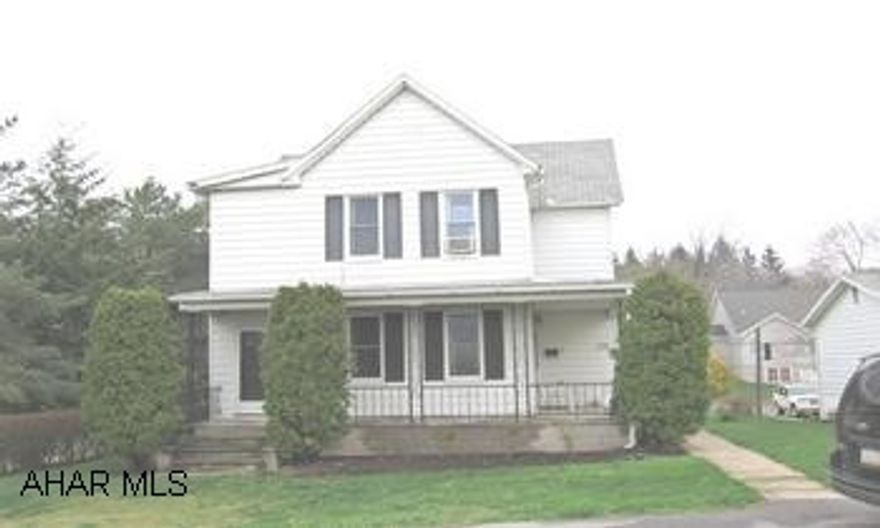 NICE FAMILY HOME IN PRIVATE AREA.  4 BEDROOMS, 2-1/4 BATHS.  DON'T MISS THIS ONE. APPRAISES MUCH HIGHER THAN ASKING PRICE. NICE FAMILY HOME IN PRIVATE AREA.  4 BEDROOMS, 2-1/4 BATHS.  DON'T MISS THIS ONE. APPRAISES MUCH HIGHER THAN ASKING PRICE.