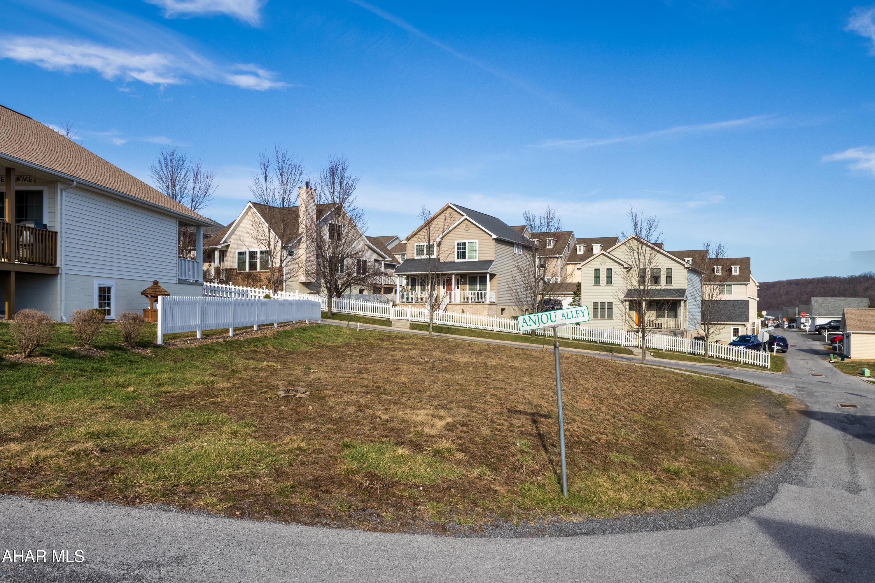 Holiday Hills - Commercial Sale