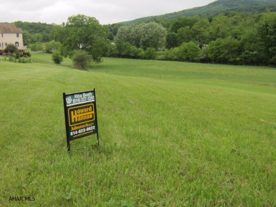 571 Mulberry Lane-Building lots near Bedford are hard to find.  This is a nice lot that would be perfect for your dream  home within minutes to downtown Bedford.  .---THIS IS THE LAST LOT FOR SALE IN THIS DEVELOPMENT.  ---                                                                          ...           Seller just completed a new gravel driveway to the entrance of the lot.   Check it out.  Neighbors have horses grazing nearby.