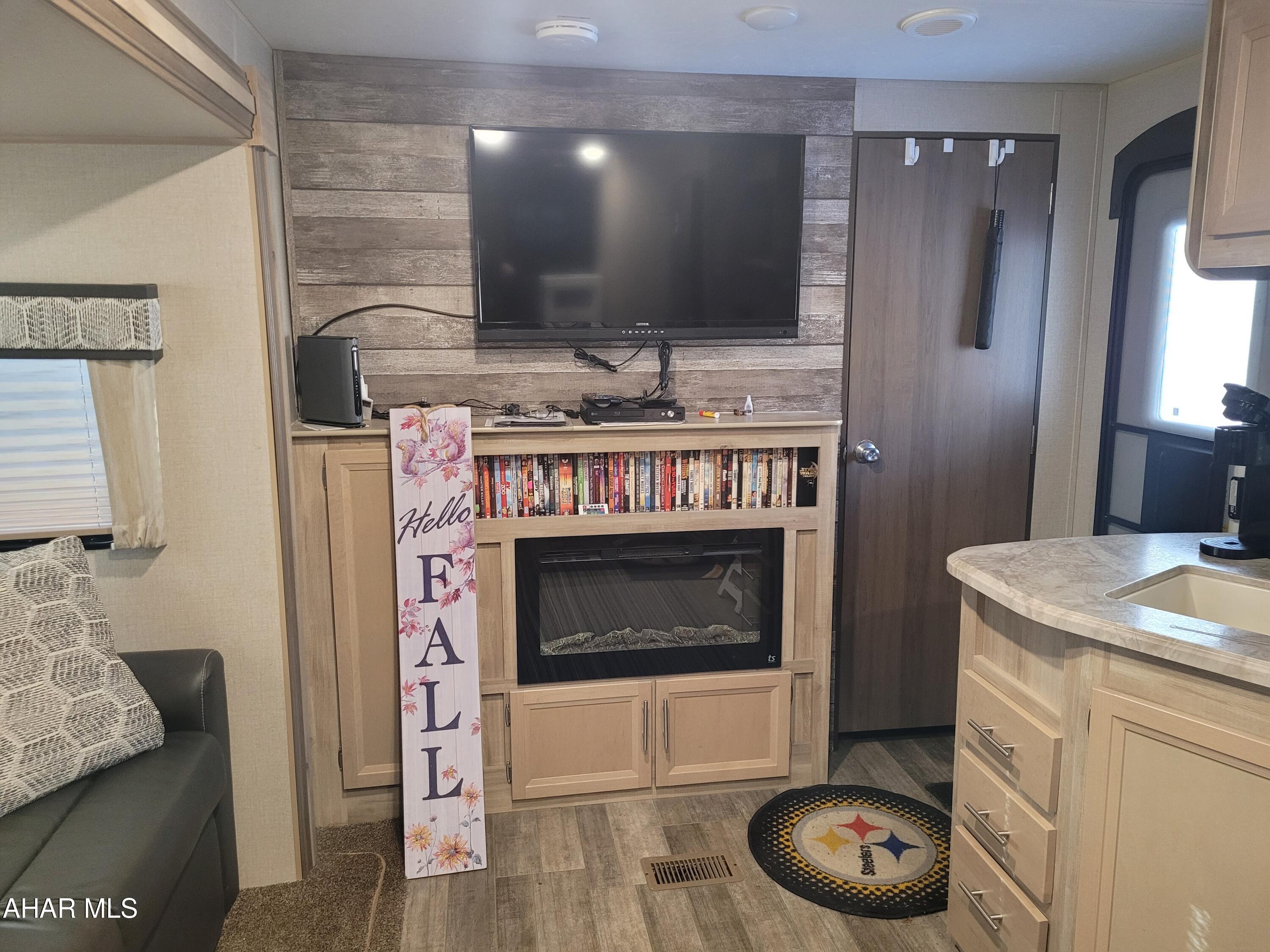 Glendale Yearound - Residential