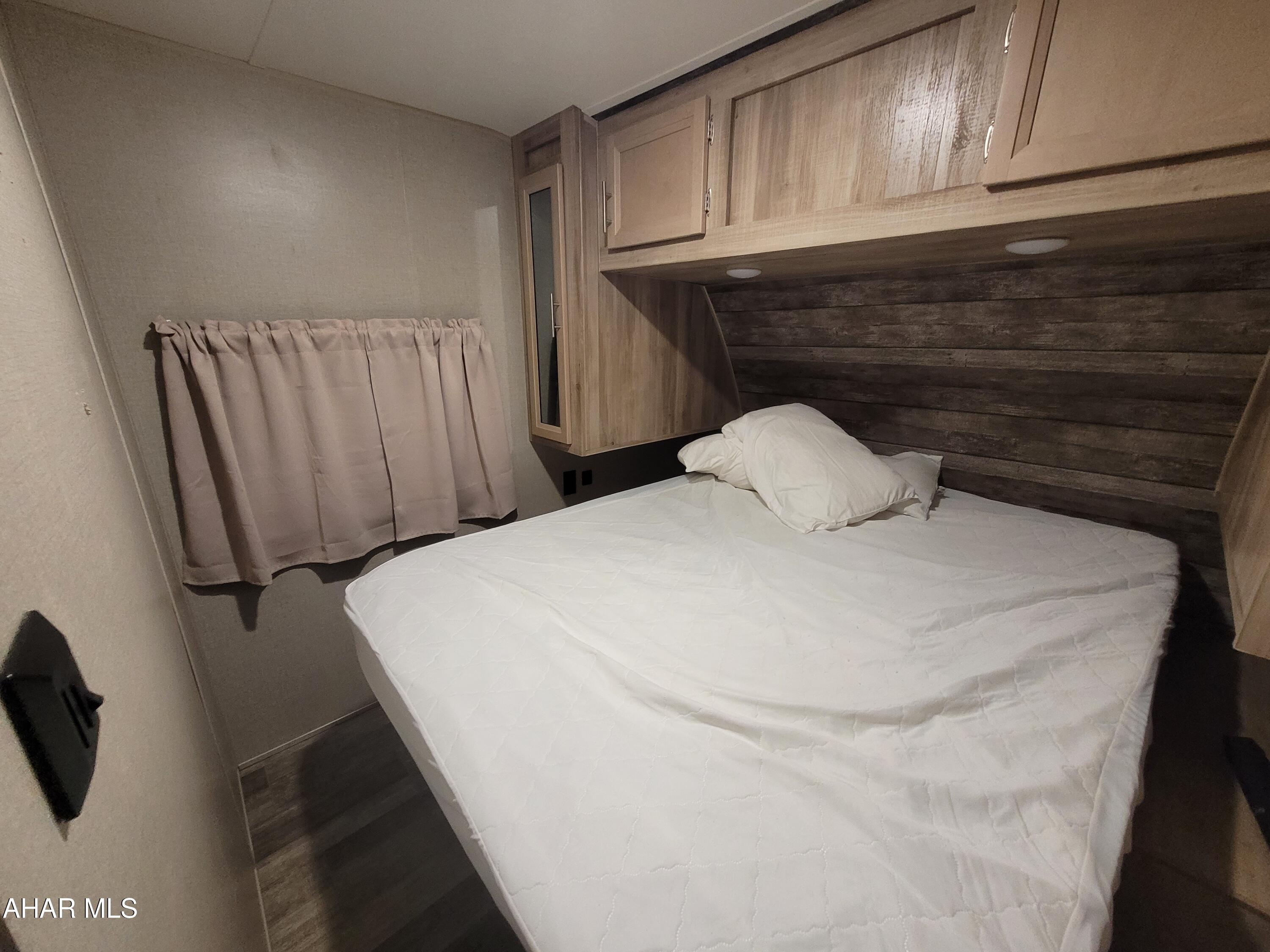 Glendale Yearound - Residential