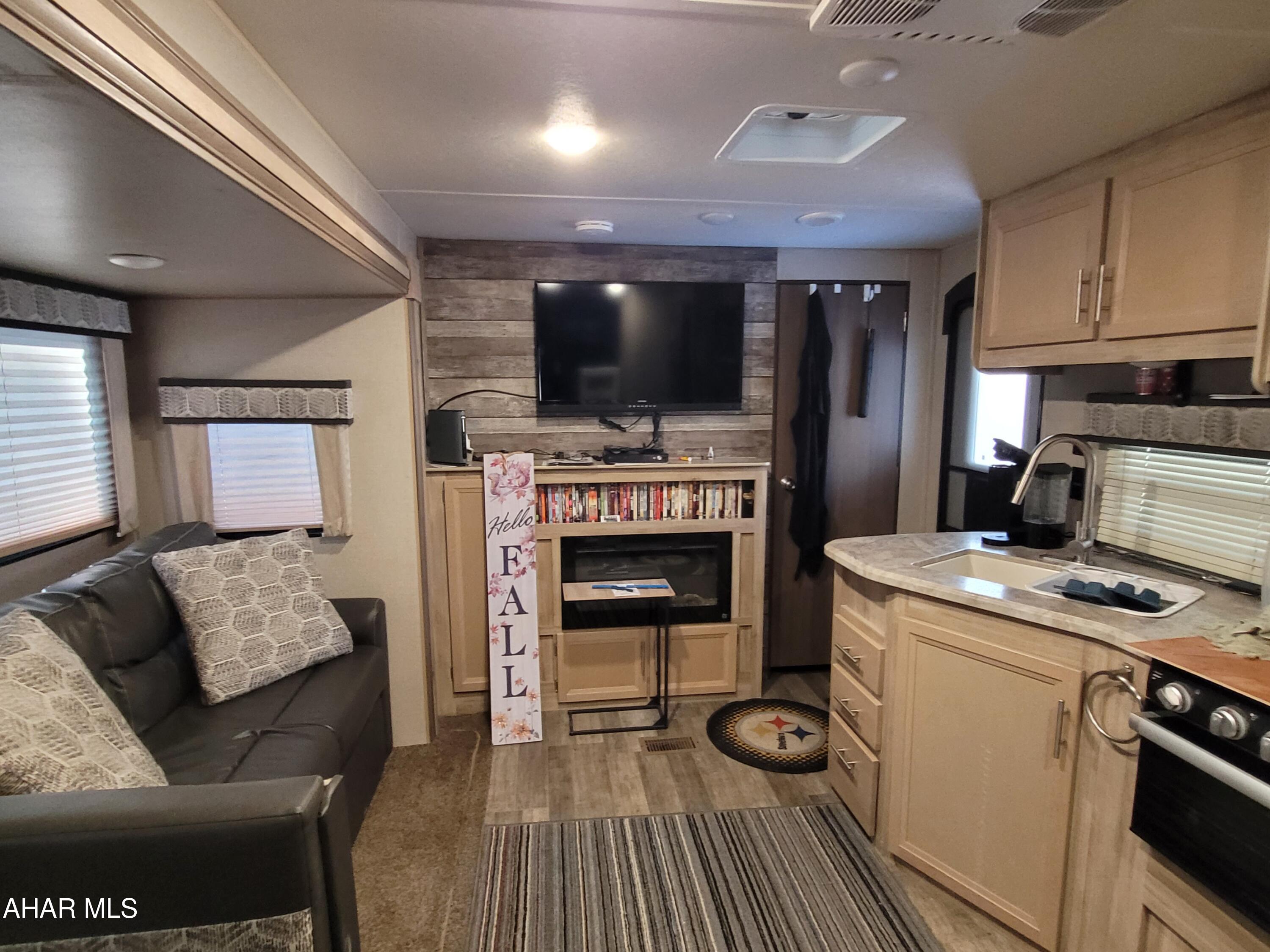 Glendale Yearound - Residential