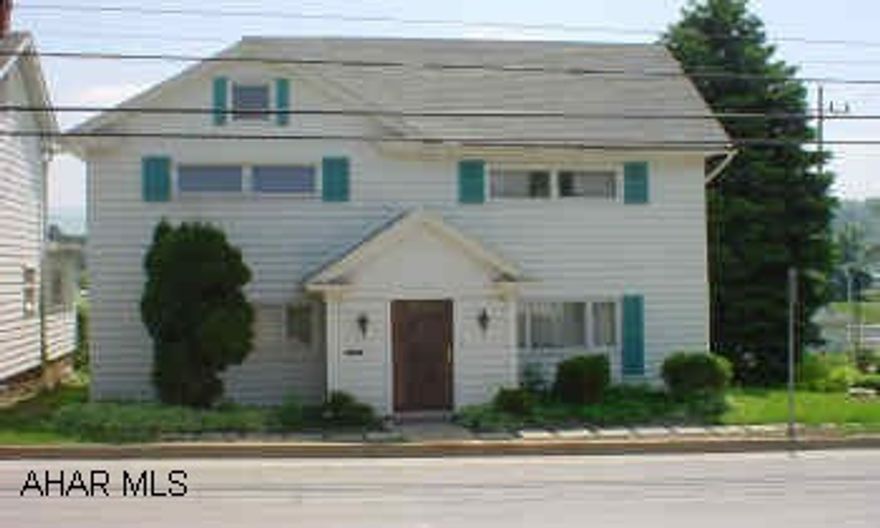 Feels like home!  Well cared for 2 Story, with beautiful hardwood floors throughout.  Eat-In kitchen, formal dining room and family room, 3 bedrooms with a possible 4th, 1.5 baths, newer roof, 1 car garage and all appliances stay. Feels like home!  Well cared for 2 Story, with beautiful hardwood floors throughout.  Eat-In kitchen, formal dining room and family room, 3 bedrooms with a possible 4th, 1.5 baths, newer roof, 1 car garage and all appliances stay.