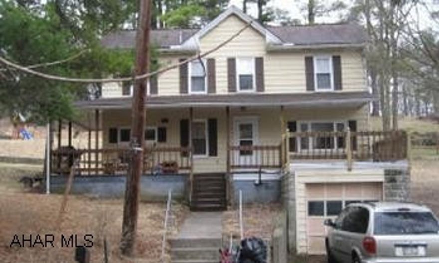 2 STORY, 3 BEDROOM HOME WITH LARGE LOT AND ONE CAR GARAGE.  COVERED PATIO, MODERN KITCHEN AND BATH, NEWER REPLACEMENT WINDOWS, LOADS OF CLOSET SPACE. 2 STORY, 3 BEDROOM HOME WITH LARGE LOT AND ONE CAR GARAGE.  COVERED PATIO, MODERN KITCHEN AND BATH, NEWER REPLACEMENT WINDOWS, LOADS OF CLOSET SPACE.  SALE INCLUDES RANGE AND DISHWASHER.