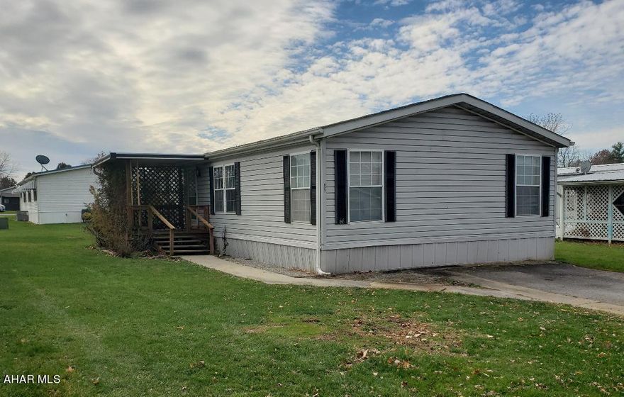 Immaculate 1991 3-bedroom 2-bath Skyline with upgraded interior. Shed & Kitchen appliances included + other nice furnishings can stay. $455/mo lot rent includes garbage. J-638.