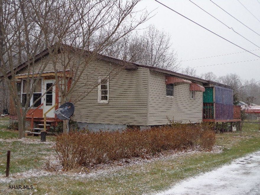 2-Bedroom cottage with all the comforts of home. Enjoy fishing at the Raystown Branch of the Juniata River, within minutes of Shawnee State Park and close to all amenities.