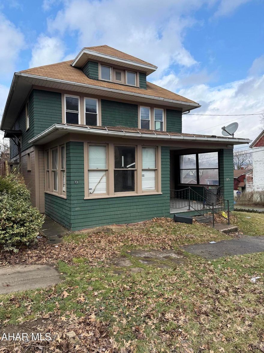 Great investment opportunity! There are two units at 733 Linden Ave. A 3 bedroom and a 1 bedroom. This property has great income potential. Selling as is.