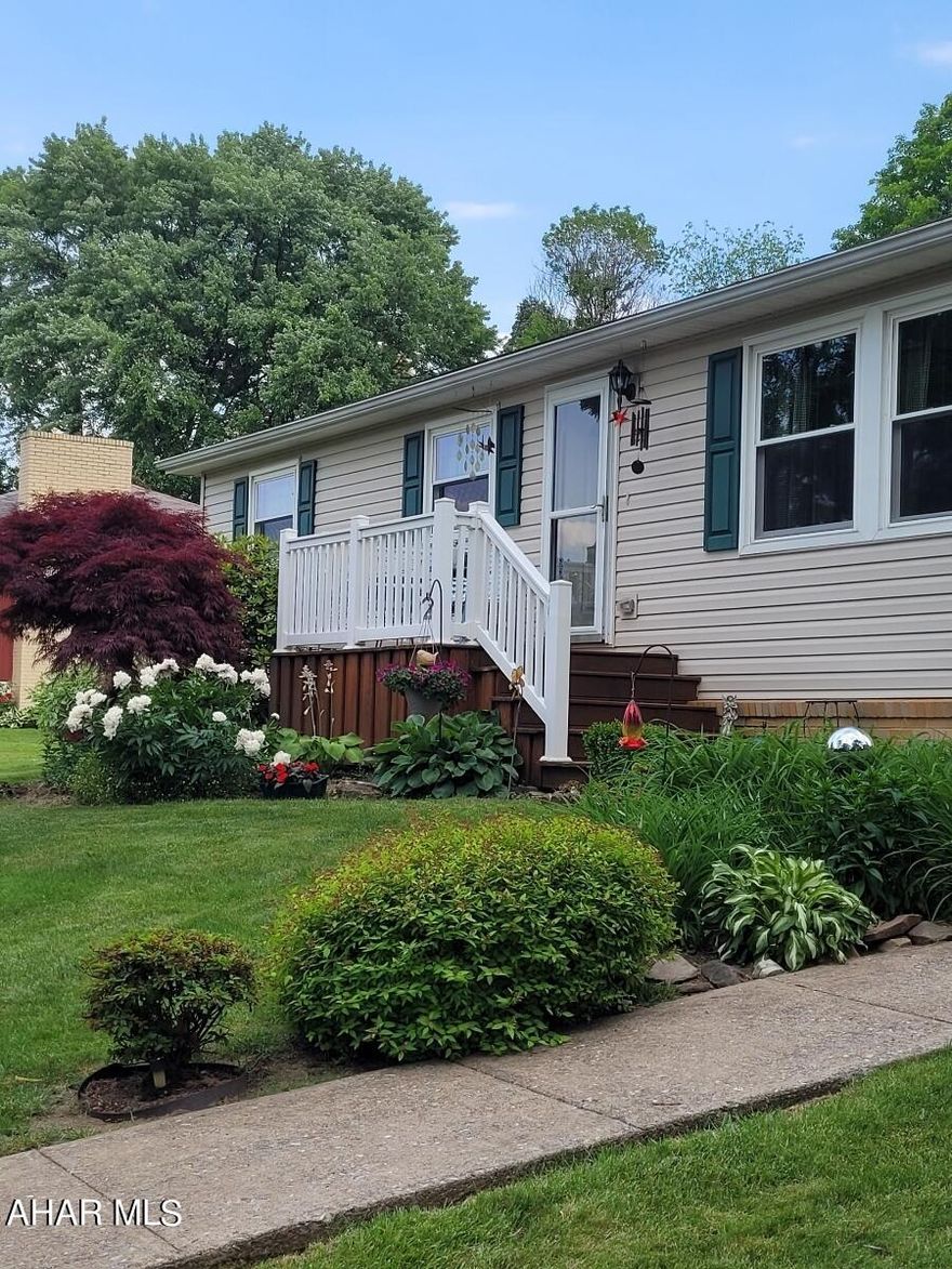 ALL OFFERS NEED TO BE IN BY 10:00 A.M. Wednesday, January 24th.  


Looking for the perfect blend of cozy living and convenient 1 story living?  This home is the ONE! New roof in 2023.  Spacious unfinished basement could easily be finished.   Family room in basement or an extra bedroom.  Bonus room in basement has enough room to install an extra bathroom.  Parking pad out front .