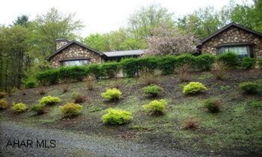 GORGEOUS STONE & FRAME RAISED RANCH. CUSTOM BUILT WITH UTMOST PRIVACY. GORGEOUS STONE & FRAME RAISED RANCH CUSTOM BUILT WITH UTMOST PRIVACY. LIVING ROOM HARDWOOD FLOOR, DINING ROOM & KITCHEN HARDWOOD FLOORS, SUNROOM OR FAMILYROOM COULD BE 3RD BEDROOM. STORAGE ELECTRIC HEAT.  $166 AVERAGE ALL UTILITIES.