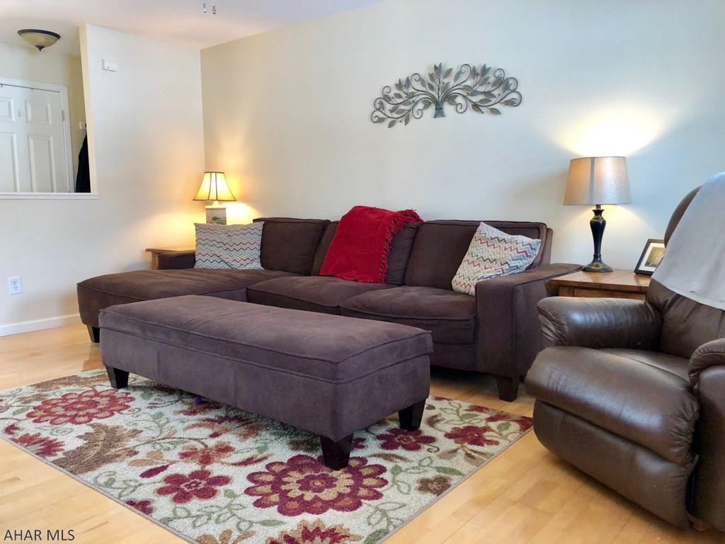 Hawthorne Manor - Residential