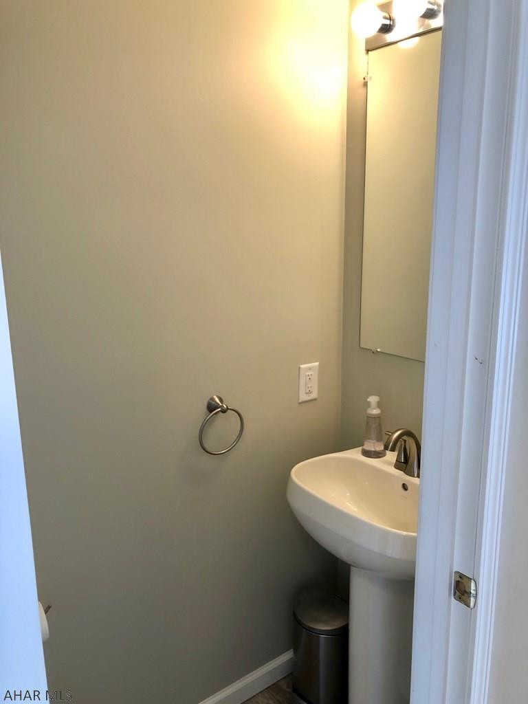 Hawthorne Manor - Residential