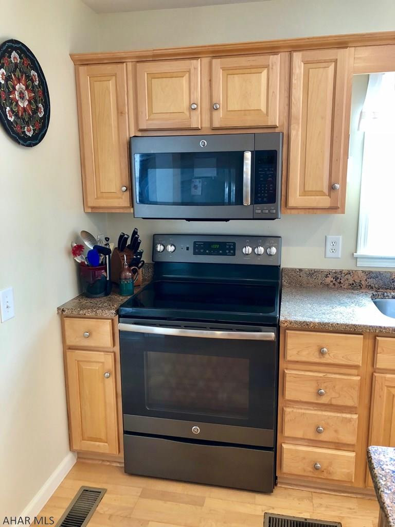 Hawthorne Manor - Residential