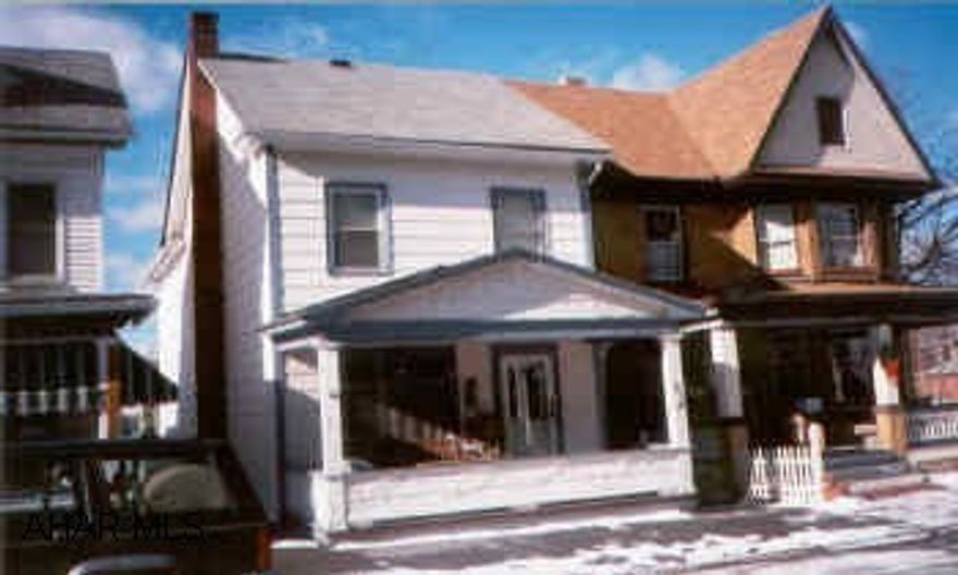 Very nice decor, well-kept inside. New Ceramic floor in Kitchen, New Carpet Very nice decor, well-kept inside.New Ceramic floor in Kitchen, New Carpet