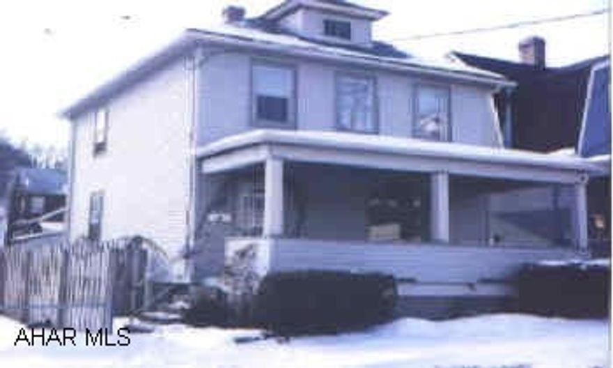 Just a sweet home! Maintenance free exterior!