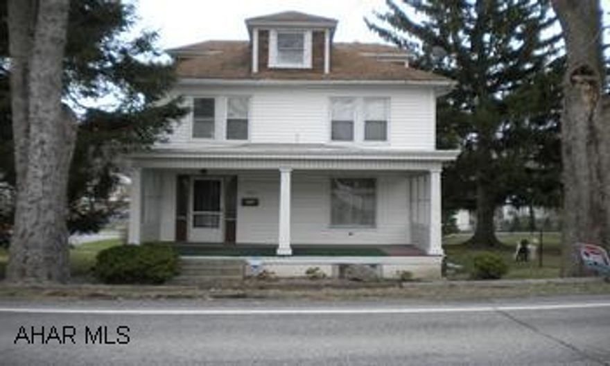 Large 2 1/2 Story On 100 x 120 Fenced Lot.  Large Living Room, Dining Room, & Foyer.  2 Car Carport, 4 Bedrooms, & 1.5 Baths. Large 2 1/2 Story On 100 x 120 Fenced Lot.  Large Living Room, Dining Room, & Foyer.  2 Car Carport, 4 Bedrooms, & 1.5 Baths.