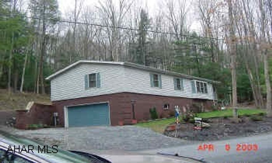 Super nice doublewide on full foundation wuth garage