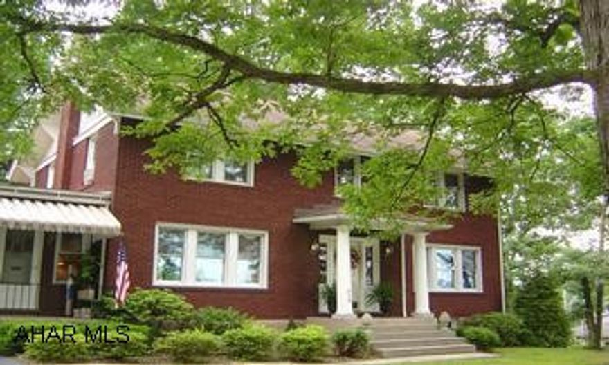 STUNNING CLASSICAL CENTER ENTRANCE.  ALL BRICK COLONIAL WITH BEAUTIFUL ENTRANCE FOYER.  LARGE LIVING ROOM WITH HARDWOOD FLOORS AND FIREPLACE.  FAMILY ROOM, GORGEOUS KITCHEN WITH TABLE AND BENCHES. STUNNING CLASSICAL CENTER ENTRANCE.  ALL BRICK COLONIAL WITH BEAUTIFUL ENTRANCE FOYER.  LARGE LIVING ROOM WITH HARDWOOD FLOORS AND FIREPLACE.  FAMILY ROOM, GORGEOUS KITCHEN WITH TABLE AND BENCHES.