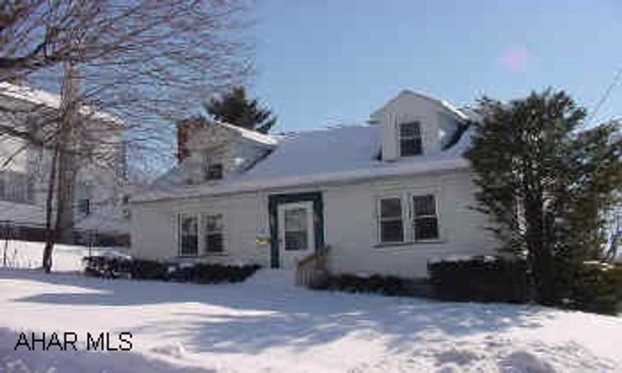 Cute 3 BD, cape cod in Garden Heights, conveniently located, replacement windows, 1 car garage.  Interior pictures on www.HomesInAltoona.com Cute 3 BD, cape cod in Garden Heights, conveniently located, replacement windows, 1 car garage.  Interior pictures on www.HomesInAltoona.com