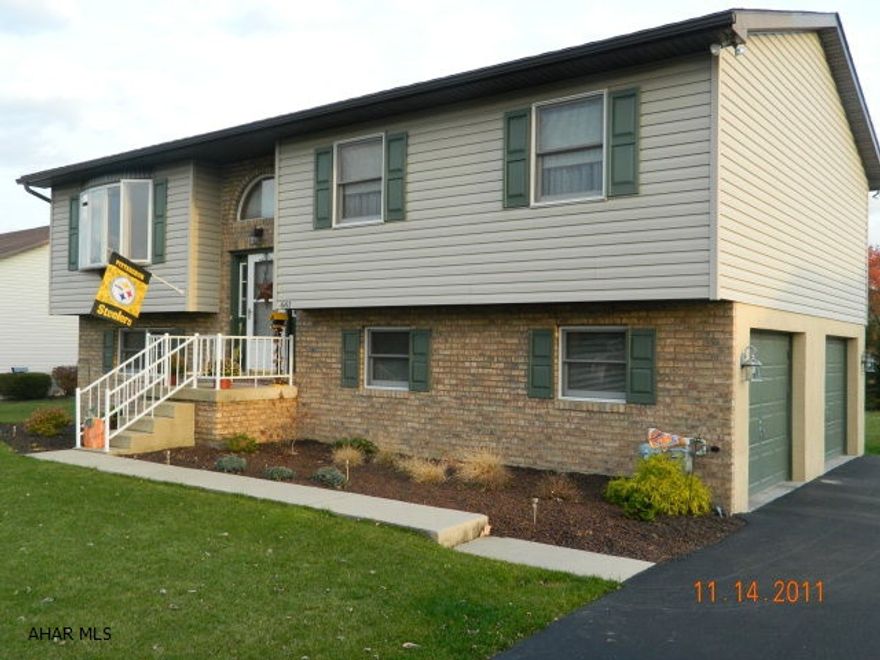 Immaculate bi-level in Woodland Terrace.  Level yard, shed included.  Kitchen updated, spacious with ample storage.  Sunporch off dining room.  Porch off family room.